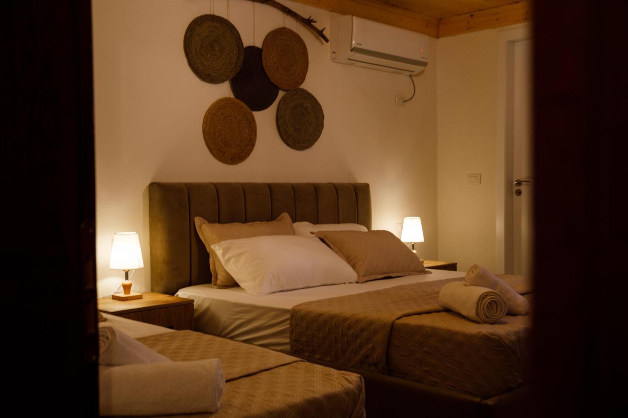 Guva Guest House Gjirokastër Esterno foto