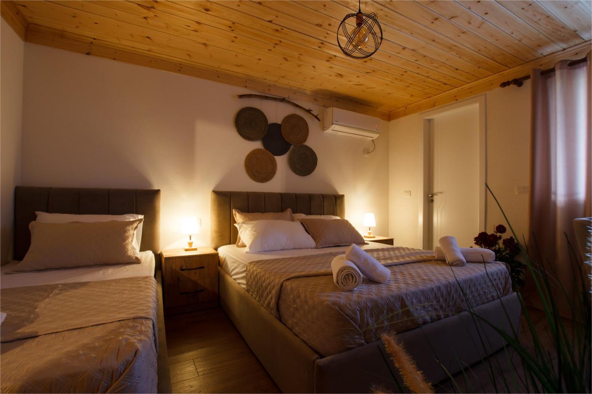 Guva Guest House Gjirokastër Esterno foto