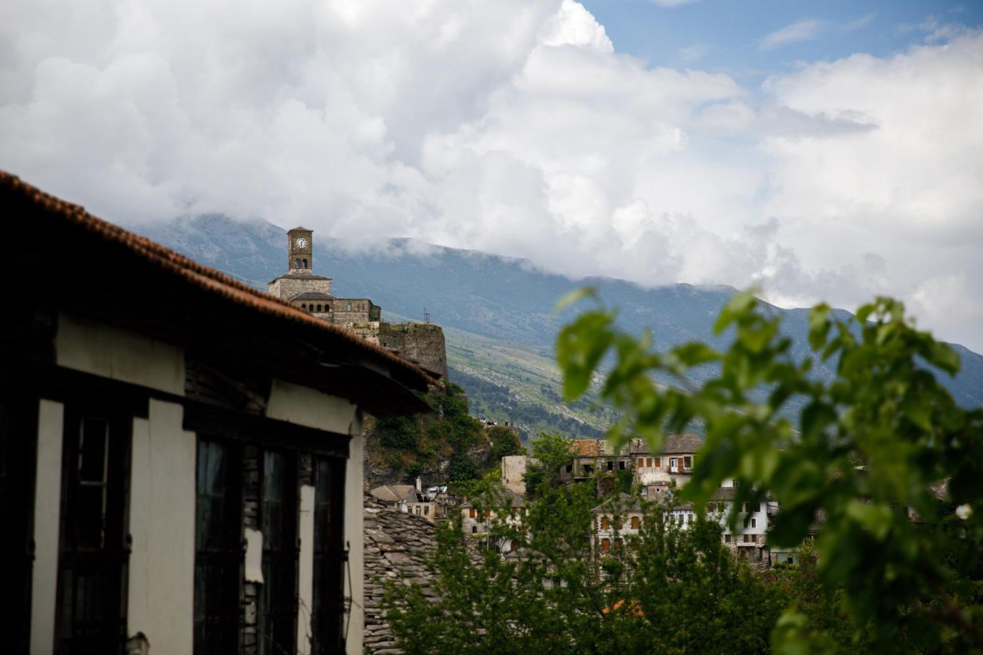 Guva Guest House Gjirokastër Esterno foto