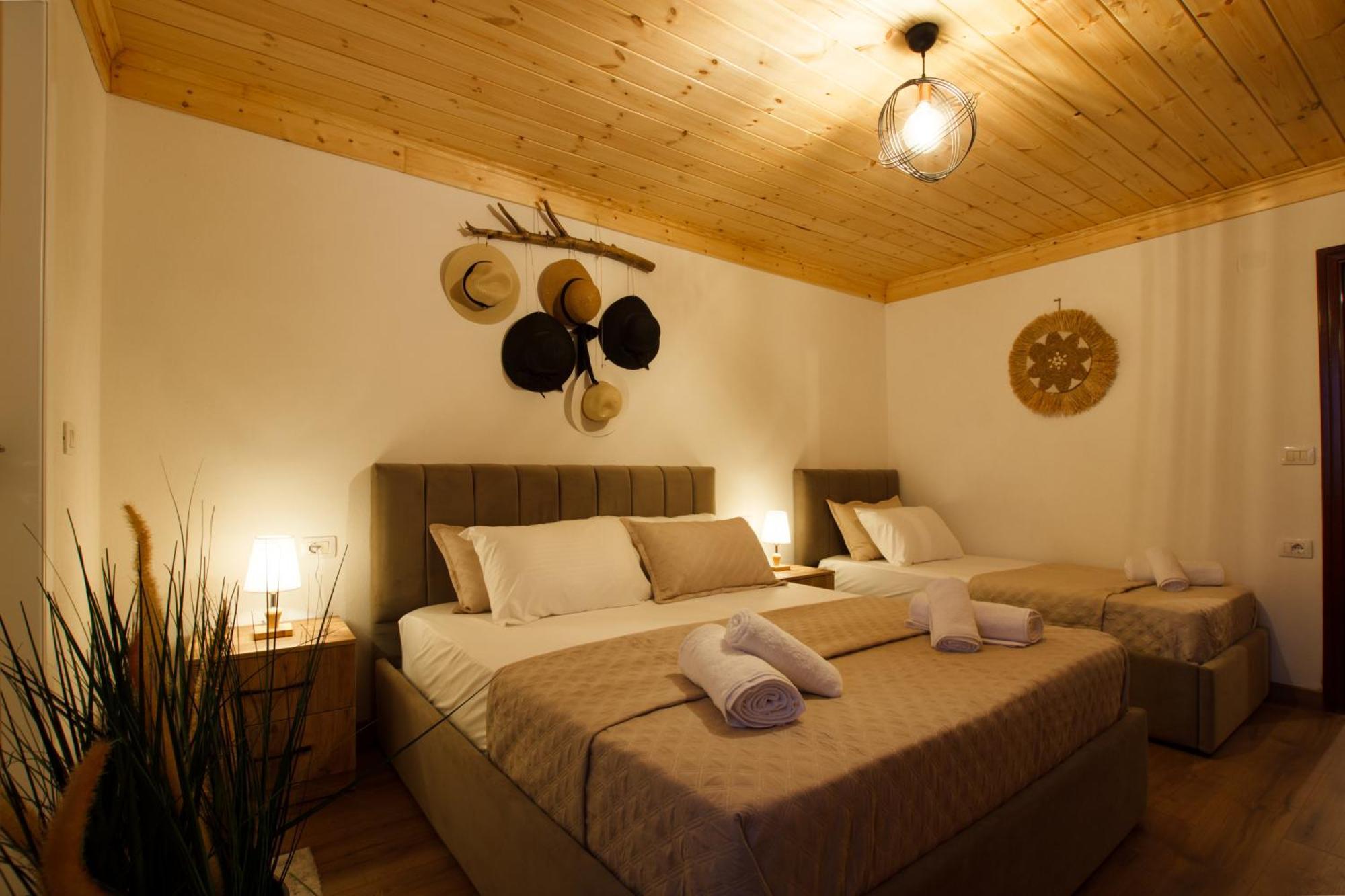 Guva Guest House Gjirokastër Esterno foto